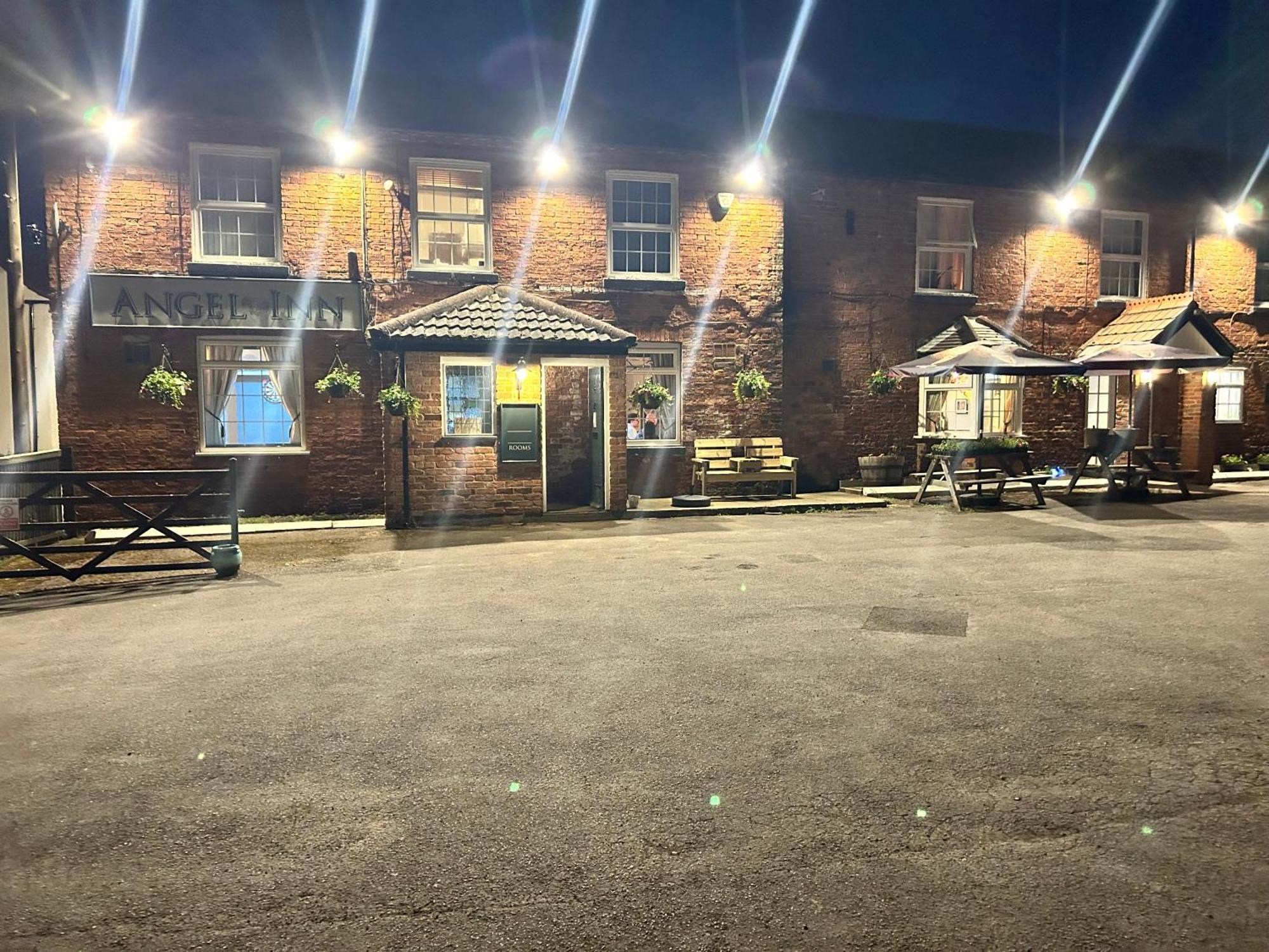 Angel Inn Misson Exterior photo