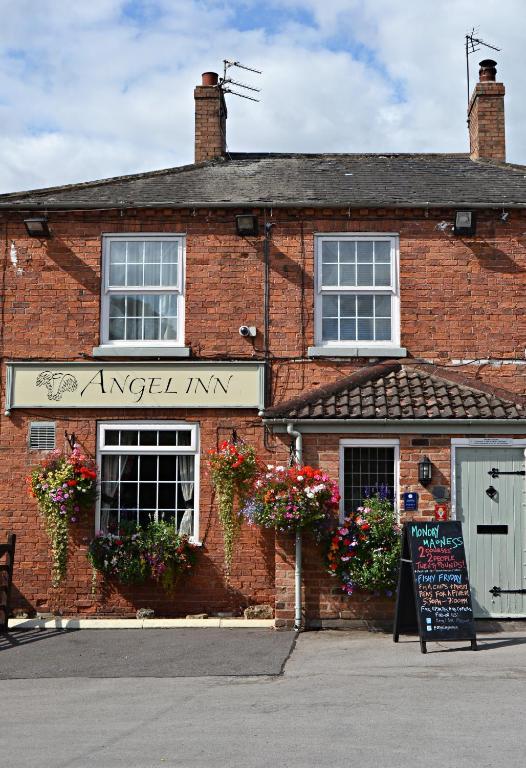 Angel Inn Misson Exterior photo